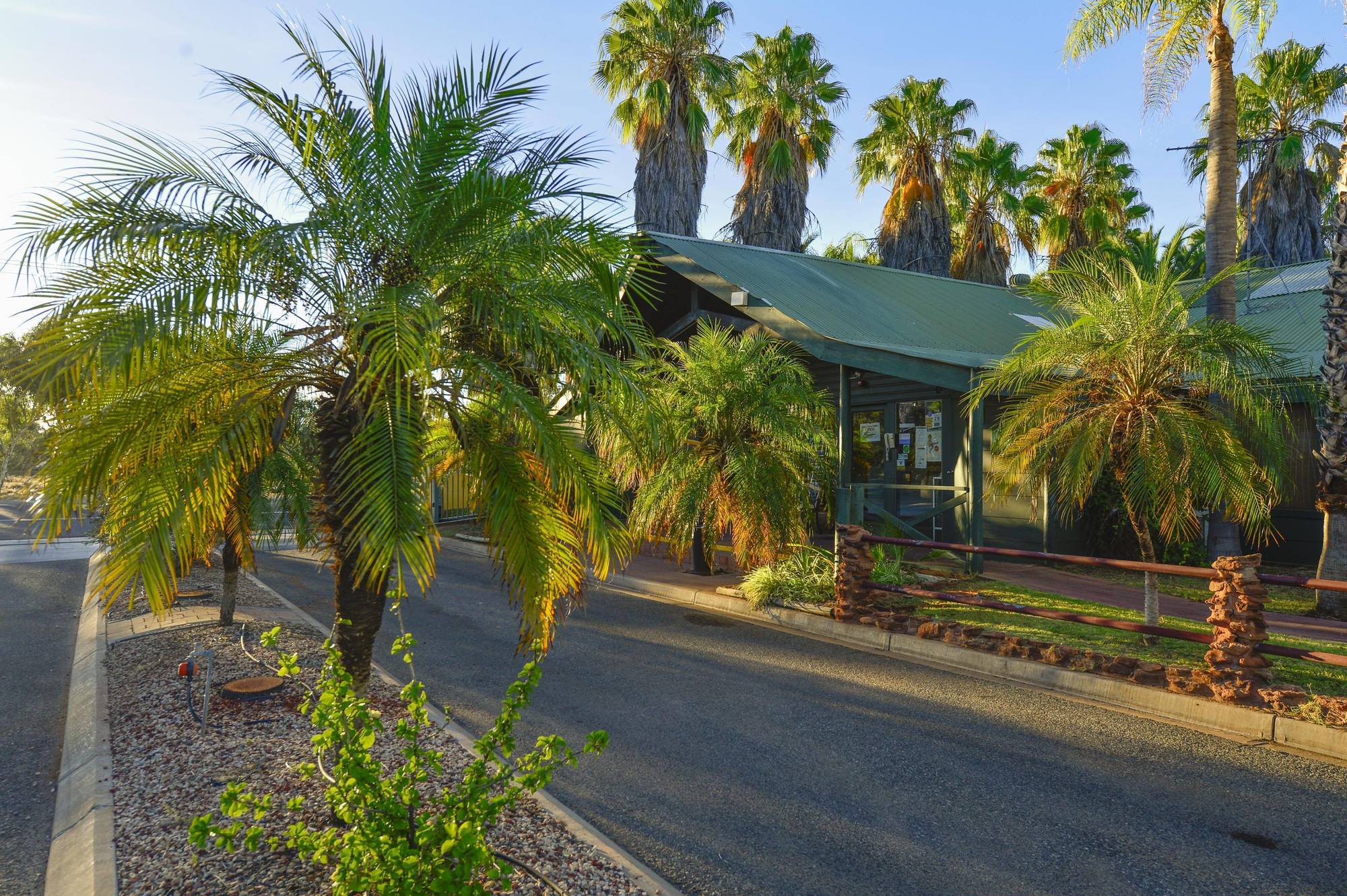 Desert Palms Alice Springs Motel Exterior photo